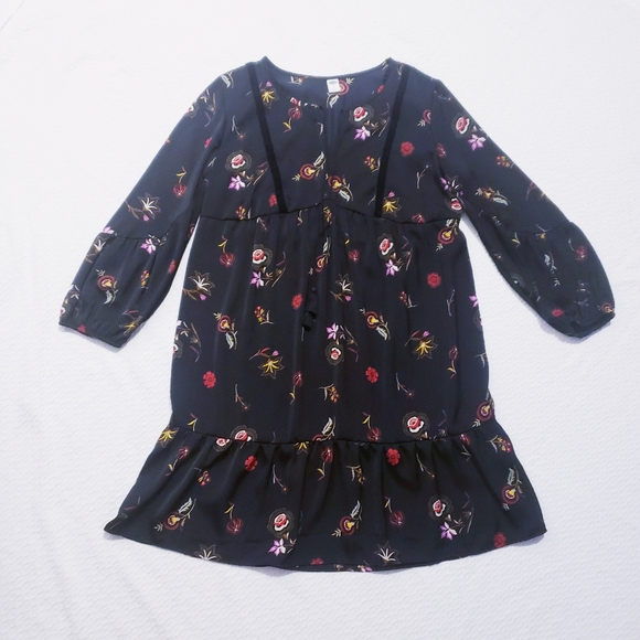 Old Navy Dresses & Skirts - Ruffle Hem Floral Dress